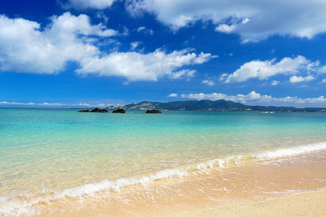 沖縄の海っていつまで泳げるの？